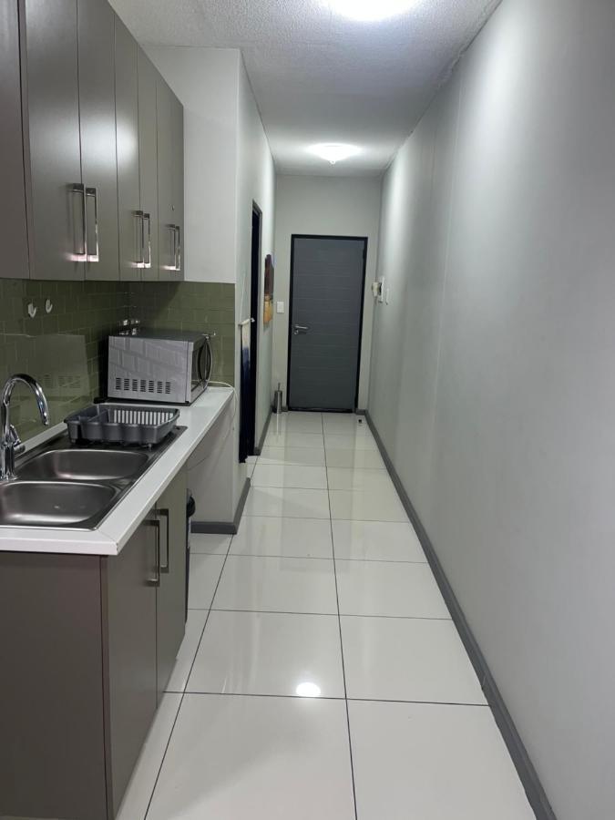 The Den Marensky Towers Lägenhet Windhoek Exteriör bild